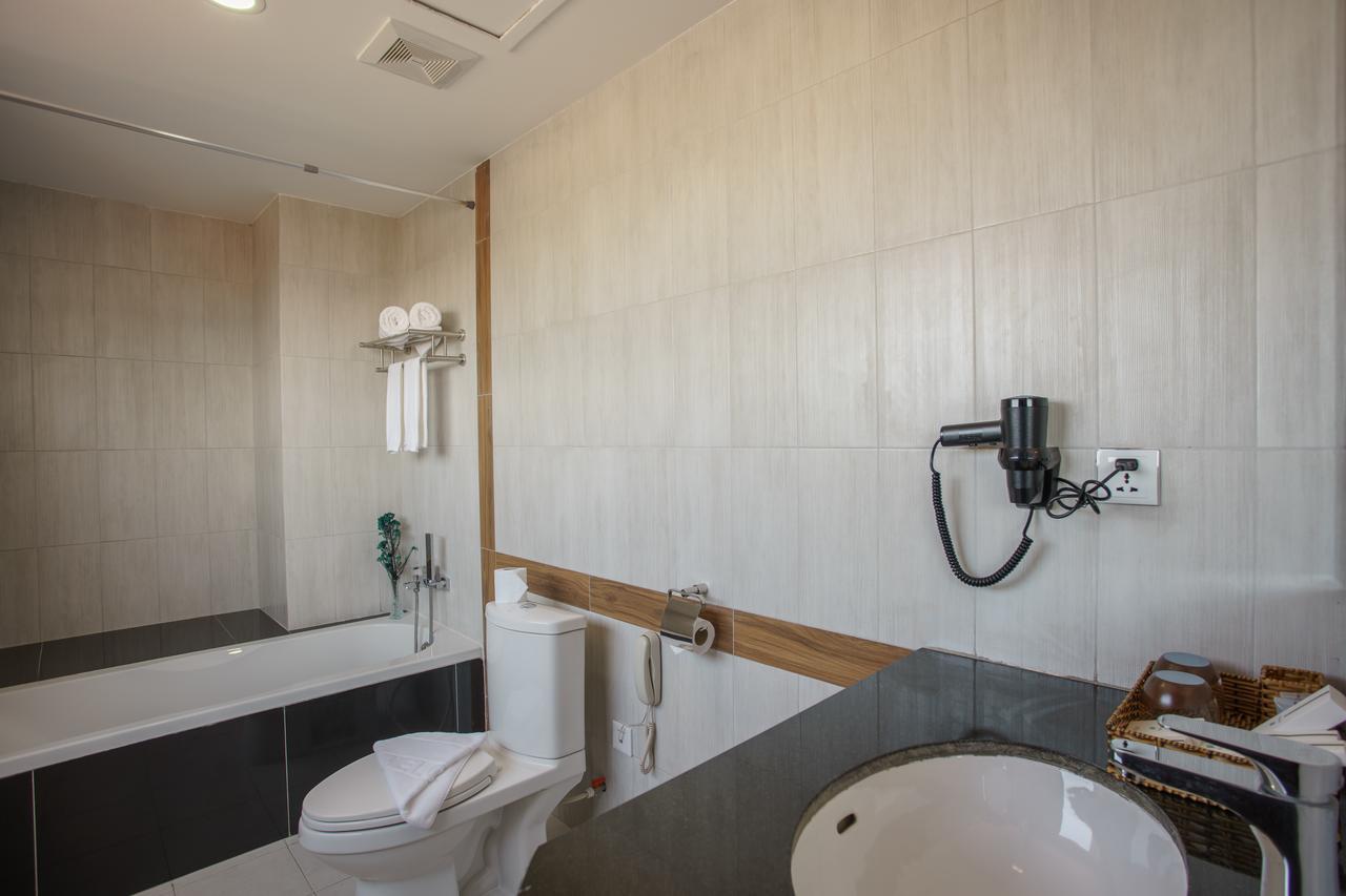 Kuch Oudom Hotel Пном Пен Екстериор снимка