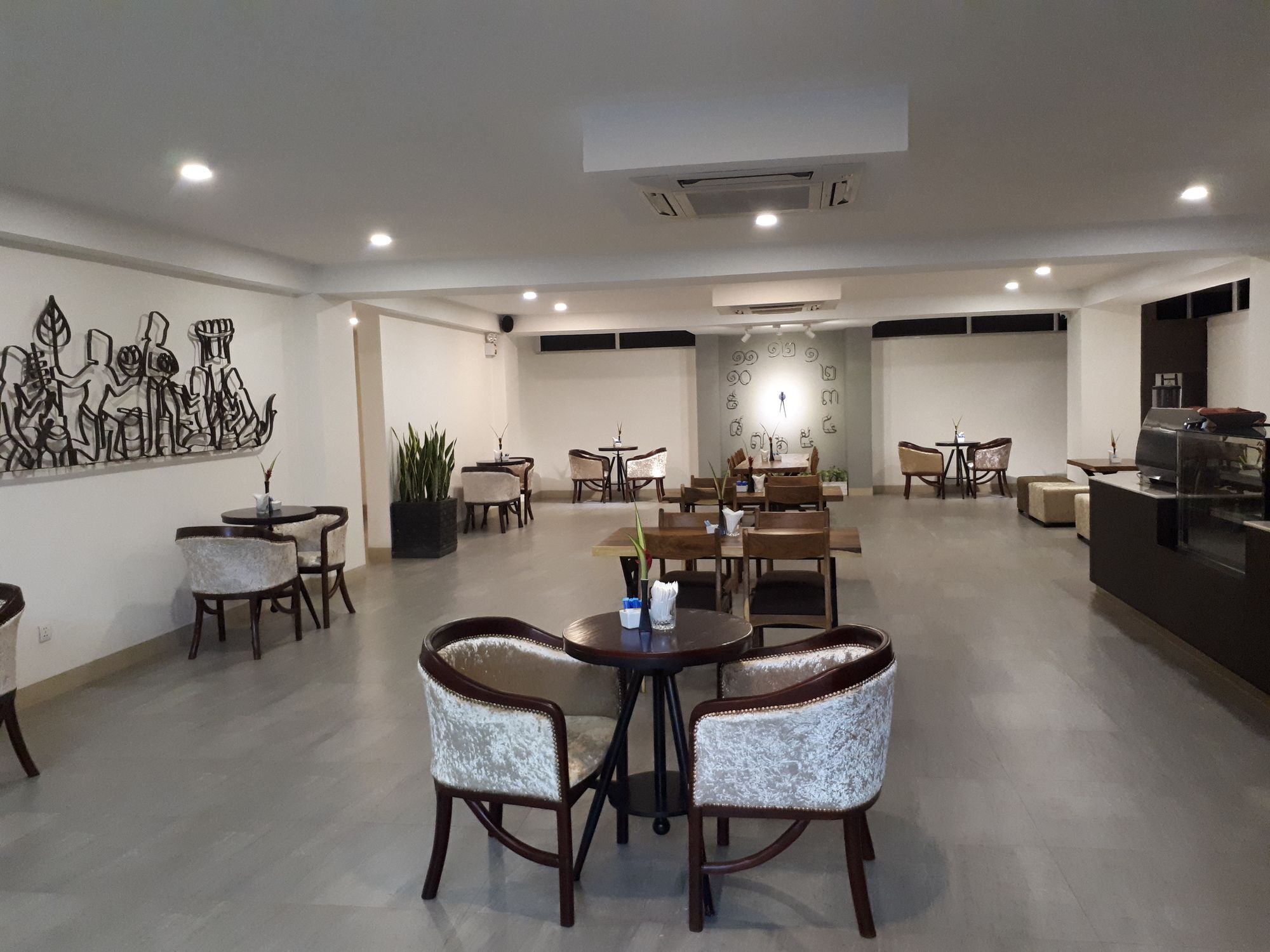 Kuch Oudom Hotel Пном Пен Екстериор снимка